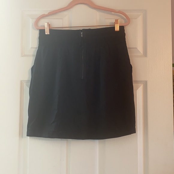 Guess black satin skirt - Picture 3 of 4